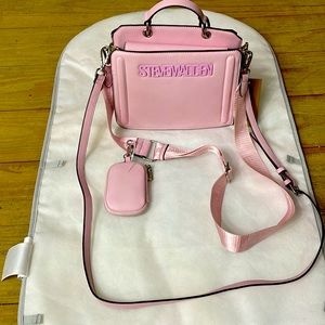 Brand New Steve Madden purse. Tag still on the purse.